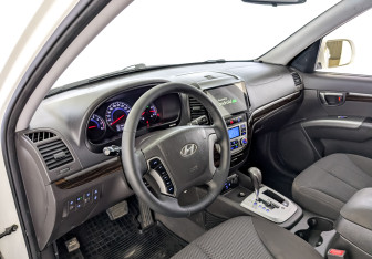 Подержанный автомобиль Hyundai Santa Fe 2012 года (16 фото)