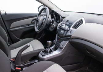 Подержанный автомобиль Chevrolet Cruze Hatchback 2013 года (10 фото)