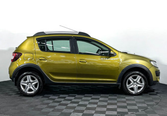 Подержанный автомобиль Renault Sandero 2018 года (4 фото)