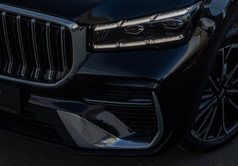 Подержанный автомобиль Geely Monjaro 2025 года (28 фото)