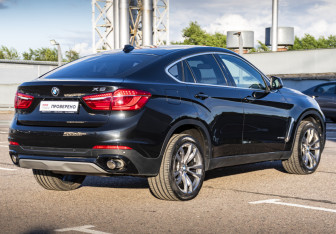 Подержанный автомобиль BMW X6 2015 года (5 фото)