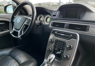 Подержанный автомобиль Volvo S80 2013 года (9 фото)
