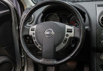 Подержанный автомобиль Nissan Qashqai+2 2010 года (18 фото)