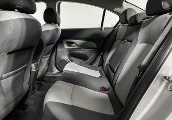 Подержанный автомобиль Chevrolet Cruze Sedan 2010 года (10 фото)