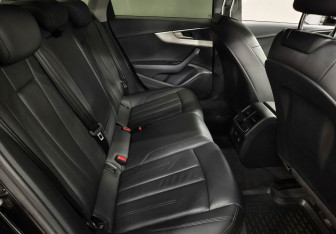 Подержанный автомобиль Audi A4 Sedan 2019 года (11 фото)