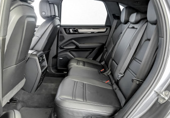 Подержанный автомобиль Porsche Cayenne 2019 года (12 фото)