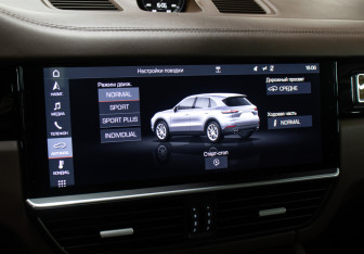 Подержанный автомобиль Porsche Cayenne 2019 года (24 фото)