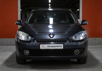 Подержанный автомобиль Renault Fluence 2010 года (2 фото)