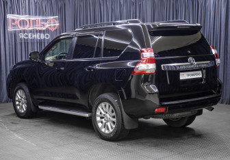 Подержанный автомобиль Toyota Land Cruiser Prado 2015 года (7 фото)