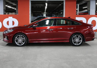 Подержанный автомобиль Hyundai Sonata 2017 года (8 фото)