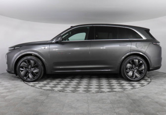 Подержанный автомобиль LiXiang L7 2023 года (8 фото)