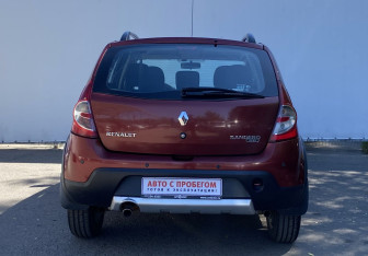 Подержанный автомобиль Renault Sandero 2014 года (6 фото)