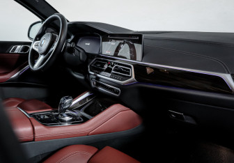 Подержанный автомобиль BMW X6 2021 года (9 фото)