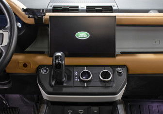 Подержанный автомобиль Land Rover Defender Suv 2023 года (15 фото)