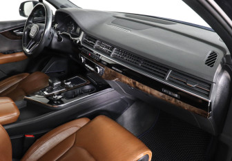 Подержанный автомобиль Audi Q7 2017 года (10 фото)