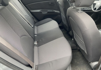 Подержанный автомобиль Kia Rio Hatchback 2009 года (11 фото)