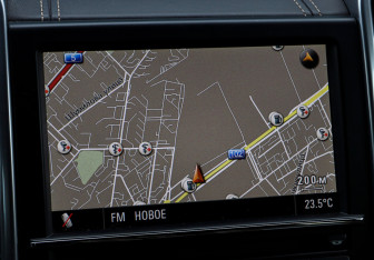 Подержанный автомобиль Porsche Cayenne 2012 года (17 фото)