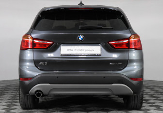 Подержанный автомобиль BMW X1 2018 года (4 фото)