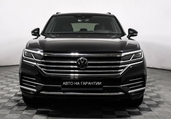 Подержанный автомобиль Volkswagen Touareg 2021 года (2 фото)