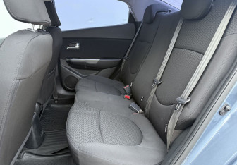 Подержанный автомобиль Kia Rio Sedan 2013 года (11 фото)