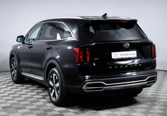 Подержанный автомобиль Kia Sorento 2021 года (7 фото)