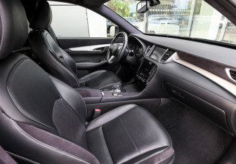 Подержанный автомобиль Infiniti QX50 2018 года (10 фото)