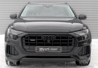 Подержанный автомобиль Audi Q8 2021 года (2 фото)