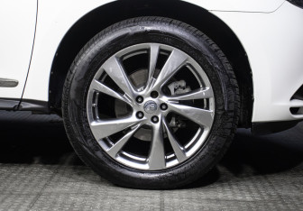 Подержанный автомобиль Infiniti QX60 2014 года (30 фото)