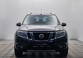 Подержанный автомобиль Nissan Terrano 2016 года (8 фото)