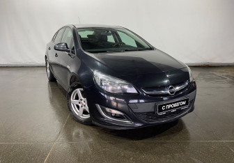 Подержанный автомобиль Opel Astra Sedan 2012 года (3 фото)