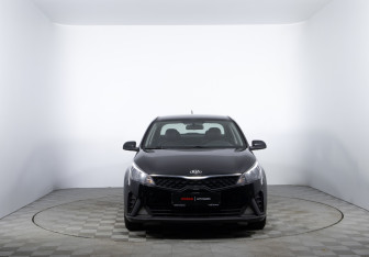 Подержанный автомобиль Kia Rio Sedan 2020 года (2 фото)