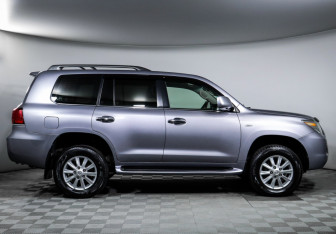 Подержанный автомобиль Lexus LX 2008 года (4 фото)