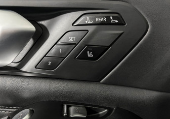 Подержанный автомобиль BMW X7 2021 года (18 фото)