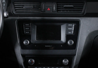 Подержанный автомобиль Skoda Rapid Liftback 2015 года (9 фото)