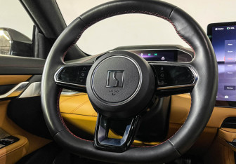 Подержанный автомобиль Zeekr 001 2023 года (15 фото)