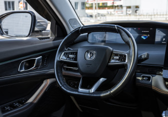 Подержанный автомобиль Changan UNI-K 2024 года (10 фото)