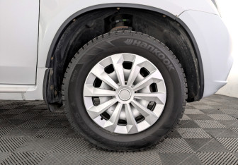 Подержанный автомобиль Nissan Terrano 2014 года (18 фото)