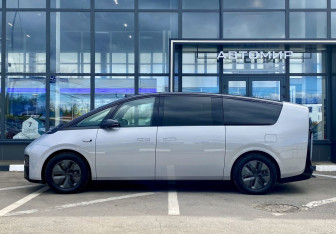 Подержанный автомобиль LiXiang Mega 2024 года (8 фото)