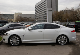 Подержанный автомобиль Jaguar XF Sedan 2014 года (6 фото)
