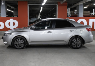 Подержанный автомобиль Kia Cerato Sedan 2012 года (8 фото)