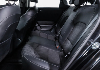 Подержанный автомобиль Kia Ceed Wagon 2021 года (14 фото)