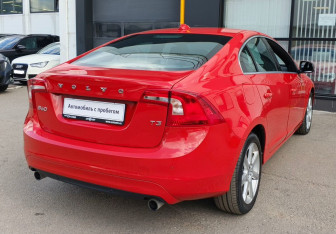 Подержанный автомобиль Volvo S60 2017 года (5 фото)