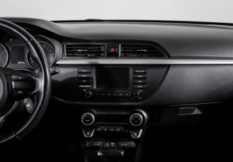 Подержанный автомобиль Kia Rio Hatchback 2018 года (13 фото)