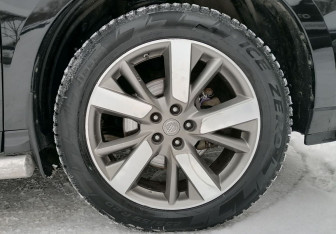 Подержанный автомобиль Nissan Pathfinder 2014 года (20 фото)