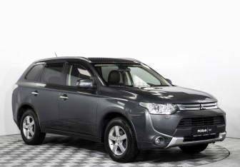 Подержанный автомобиль Mitsubishi Outlander 2014 года (3 фото)