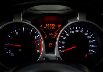 Подержанный автомобиль Nissan Juke 2013 года (16 фото)