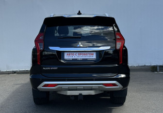 Подержанный автомобиль Mitsubishi Pajero Sport 2022 года (6 фото)