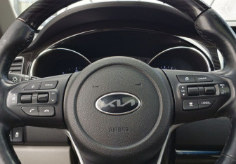 Подержанный автомобиль Kia Carnival 2018 года (14 фото)