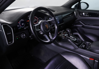 Подержанный автомобиль Porsche Cayenne 2020 года (15 фото)