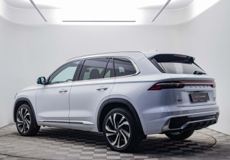 Подержанный автомобиль Geely Monjaro 2023 года (7 фото)